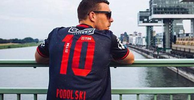 Podolski Flamengo forması giydi